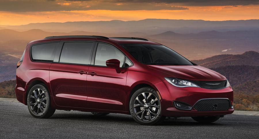  Chrysler Pacifica Limited 35th Anniversary (RU) 2019 года  (фото 7 из 13)